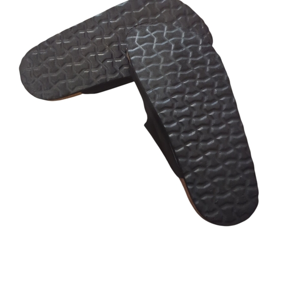 Cushionaire Black Double-Strap Sandals Size 6.5 - Picture 9 of 9